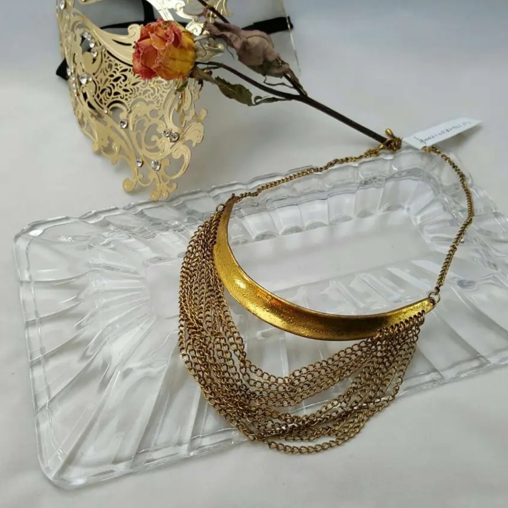 Rustic Style Gold Necklace W/ Metal Plate Décor &